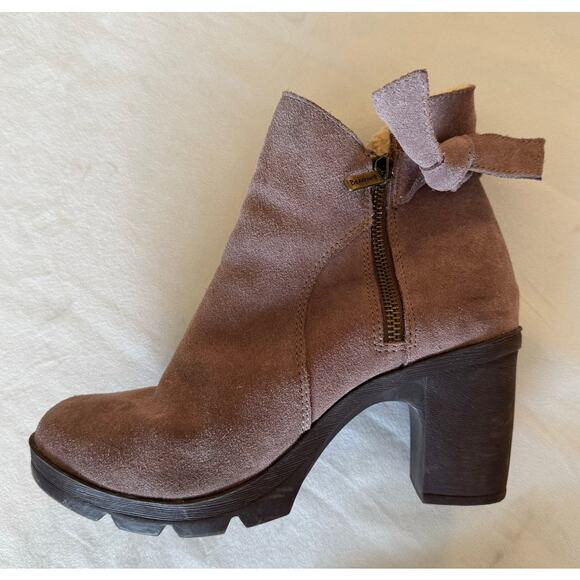 Bearpaw Women Boot Heels Cow Taupe Suede Size 6.5 Ankle Booties 3 in Heel - Picture 9 of 13
